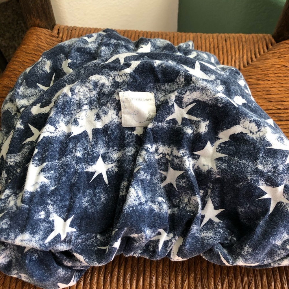 Tie dye shibori star fitted jersey crib sheet